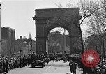 Standbild Wagenkolonne New York United States USA, 1951, aus Sekunde 13 historischem Filmmaterial Videoclip 65675045124