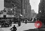 Standbild Wagenkolonne New York United States USA, 1951, aus Sekunde 21 historischem Filmmaterial Videoclip 65675045124