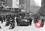 Standbild Wagenkolonne New York United States USA, 1951, aus Sekunde 51 historischem Filmmaterial Videoclip 65675045124