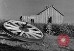 Immagine di La sovrapproduzione su American Plains conduce a vaschetta raccoglipolvere United States USA, 1936, secondo 4 filmato di repertorio 65675045148