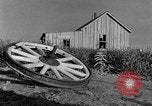 Immagine di La sovrapproduzione su American Plains conduce a vaschetta raccoglipolvere United States USA, 1936, secondo 5 filmato di repertorio 65675045148