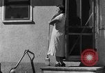 Immagine di La sovrapproduzione su American Plains conduce a vaschetta raccoglipolvere United States USA, 1936, secondo 50 filmato di repertorio 65675045148