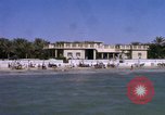 Image baigneurs sur la plage Bahreïn, 1967, de la seconde 10 séquences d'archives historiques vidéo 65675045151