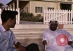 Image baigneurs sur la plage Bahreïn, 1967, de la seconde 59 séquences d'archives historiques vidéo 65675045151