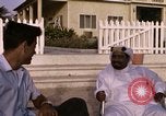 Image baigneurs sur la plage Bahreïn, 1967, de la seconde 61 séquences d'archives historiques vidéo 65675045151