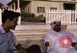 Image baigneurs sur la plage Bahreïn, 1967, de la seconde 62 séquences d'archives historiques vidéo 65675045151