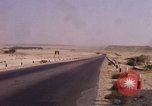 Immagine di Il cammello arabo piloti Bahrain, 1967, secondo 24 filmato di repertorio 65675045155