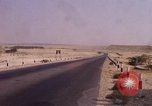 Immagine di Il cammello arabo piloti Bahrain, 1967, secondo 28 filmato di repertorio 65675045155