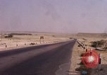 Immagine di Il cammello arabo piloti Bahrain, 1967, secondo 29 filmato di repertorio 65675045155