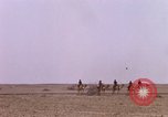 Immagine di Il cammello arabo piloti Bahrain, 1967, secondo 54 filmato di repertorio 65675045155