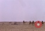 Immagine di Il cammello arabo piloti Bahrain, 1967, secondo 62 filmato di repertorio 65675045155