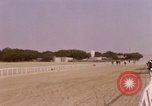 Immagine di Corsa di cammelli Bahrain, 1967, secondo 10 filmato di repertorio 65675045156