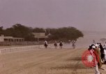 Immagine di Corsa di cammelli Bahrain, 1967, secondo 23 filmato di repertorio 65675045156