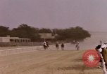 Immagine di Corsa di cammelli Bahrain, 1967, secondo 25 filmato di repertorio 65675045156