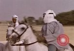 Immagine di Corsa di cammelli Bahrain, 1967, secondo 36 filmato di repertorio 65675045156