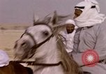 Immagine di Corsa di cammelli Bahrain, 1967, secondo 38 filmato di repertorio 65675045156