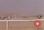 Immagine di Corsa di cammelli Bahrain, 1967, secondo 42 filmato di repertorio 65675045156