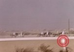Immagine di Corsa di cammelli Bahrain, 1967, secondo 45 filmato di repertorio 65675045156