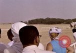 Immagine di Corsa di cammelli Bahrain, 1967, secondo 55 filmato di repertorio 65675045156