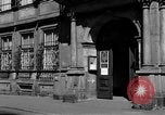 Standbild Studenten Heidelberg Deutschland, 1952, aus Sekunde 10 historischem Filmmaterial Videoclip 65675045166