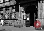 Standbild Studenten Heidelberg Deutschland, 1952, aus Sekunde 15 historischem Filmmaterial Videoclip 65675045166