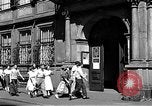 Standbild Studenten Heidelberg Deutschland, 1952, aus Sekunde 20 historischem Filmmaterial Videoclip 65675045166