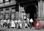 Standbild Studenten Heidelberg Deutschland, 1952, aus Sekunde 21 historischem Filmmaterial Videoclip 65675045166