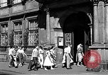 Standbild Studenten Heidelberg Deutschland, 1952, aus Sekunde 22 historischem Filmmaterial Videoclip 65675045166