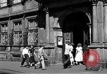 Standbild Studenten Heidelberg Deutschland, 1952, aus Sekunde 24 historischem Filmmaterial Videoclip 65675045166