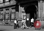 Standbild Studenten Heidelberg Deutschland, 1952, aus Sekunde 25 historischem Filmmaterial Videoclip 65675045166