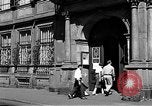 Standbild Studenten Heidelberg Deutschland, 1952, aus Sekunde 26 historischem Filmmaterial Videoclip 65675045166