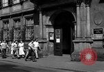Standbild Studenten Heidelberg Deutschland, 1952, aus Sekunde 35 historischem Filmmaterial Videoclip 65675045166