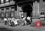 Standbild Studenten Heidelberg Deutschland, 1952, aus Sekunde 38 historischem Filmmaterial Videoclip 65675045166