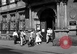 Standbild Studenten Heidelberg Deutschland, 1952, aus Sekunde 39 historischem Filmmaterial Videoclip 65675045166