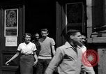 Standbild Studenten Heidelberg Deutschland, 1952, aus Sekunde 52 historischem Filmmaterial Videoclip 65675045166