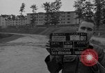 Standbild Vogelweh Wohngebiet Kaiserslautern Deutschland, 1955, aus Sekunde 46 historischem Filmmaterial Videoclip 65675045171