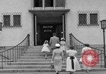 Image Vogelweh zone de logement Kaiserslautern Allemagne, 1955, de la seconde 25 séquences d'archives historiques vidéo 65675045174