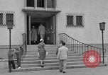 Image Vogelweh zone de logement Kaiserslautern Allemagne, 1955, de la seconde 62 séquences d'archives historiques vidéo 65675045174
