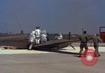 Image L'ARMÉE AMÉRICAINE RU-8D aéronefs Beechcraft Seminole fait des engins Jusqu'à l'atterrissage sur piste mousse Saigon Sud Vietnam, 1967, de la seconde 38 séquences d'archives historiques vidéo 65675045177