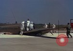 Image L'ARMÉE AMÉRICAINE RU-8D aéronefs Beechcraft Seminole fait des engins Jusqu'à l'atterrissage sur piste mousse Saigon Sud Vietnam, 1967, de la seconde 41 séquences d'archives historiques vidéo 65675045177