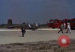 Image L'ARMÉE AMÉRICAINE RU-8D aéronefs Beechcraft Seminole fait des engins Jusqu'à l'atterrissage sur piste mousse Saigon Sud Vietnam, 1967, de la seconde 50 séquences d'archives historiques vidéo 65675045177