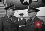 Immagine di Noi generali dell'Esercito arrivare Tokyo Giappone, 1951, secondo 8 filmato di repertorio 65675045194