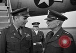 Immagine di Noi generali dell'Esercito arrivare Tokyo Giappone, 1951, secondo 9 filmato di repertorio 65675045194