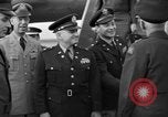 Immagine di Noi generali dell'Esercito arrivare Tokyo Giappone, 1951, secondo 18 filmato di repertorio 65675045194