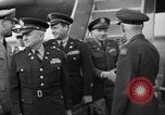 Immagine di Noi generali dell'Esercito arrivare Tokyo Giappone, 1951, secondo 21 filmato di repertorio 65675045194