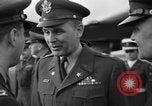 Immagine di Noi generali dell'Esercito arrivare Tokyo Giappone, 1951, secondo 25 filmato di repertorio 65675045194