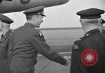Immagine di Noi generali dell'Esercito arrivare Tokyo Giappone, 1951, secondo 29 filmato di repertorio 65675045194