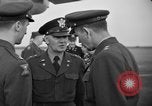 Immagine di Noi generali dell'Esercito arrivare Tokyo Giappone, 1951, secondo 33 filmato di repertorio 65675045194