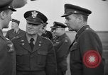 Immagine di Noi generali dell'Esercito arrivare Tokyo Giappone, 1951, secondo 35 filmato di repertorio 65675045194