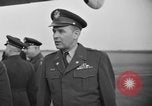 Immagine di Noi generali dell'Esercito arrivare Tokyo Giappone, 1951, secondo 37 filmato di repertorio 65675045194